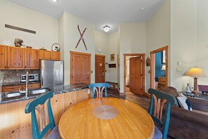 Exterior - Expedition Station #8633 (Keystone)