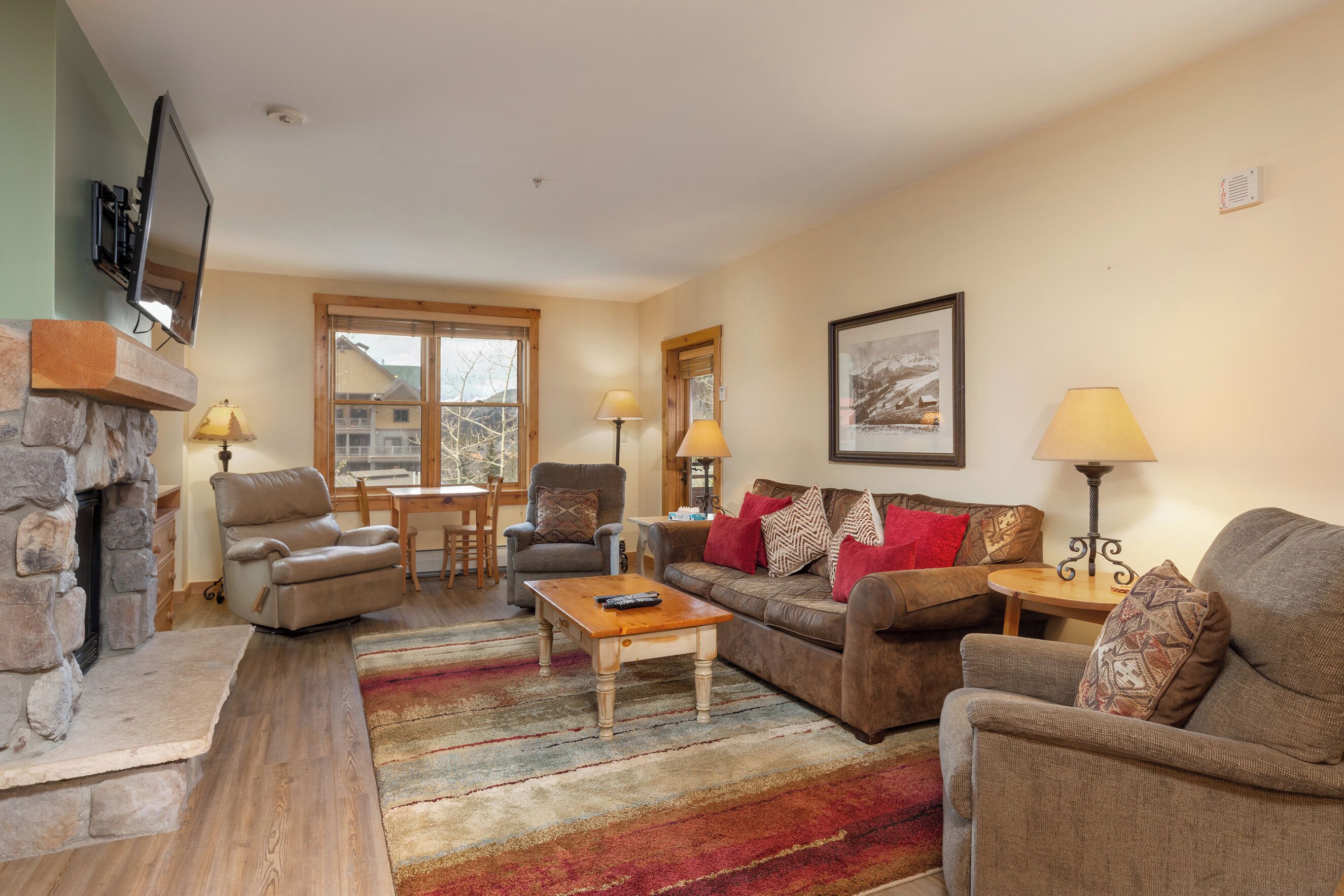 อพาร์ทเมนท์ (2 Bedrooms) | ด  ้านหน้าที่พัก