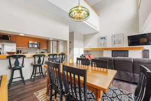 Apartment (2 Bedrooms) | Exterior - Quicksilver #1658 (Keystone)
