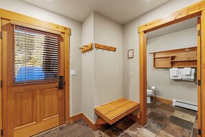 Exterior - Trapper's Crossing #8772 : 2 (Keystone)