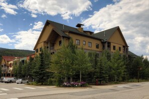 Apartment (2 Bedrooms) | Exterior