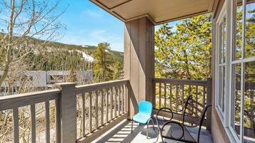 Condo (2 Bedrooms) | Property amenity