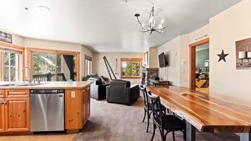 Condo (2 Bedrooms) | Property amenity