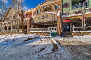 Exterior - Expedition Station #8583 (Keystone)