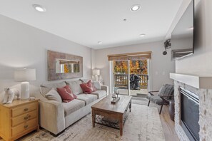 Exterior - Expedition Station #8583 (Keystone)