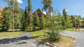 Apartment (4 Bedrooms) | Exterior