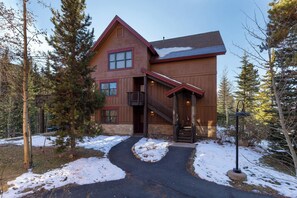 Apartment (4 Bedrooms) | Exterior - Trapper's Crossing #8773 : 2 (Keystone)