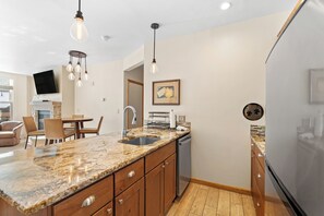 Apartment (2 Bedrooms) | Exterior - Black Bear #8061 (Keystone)