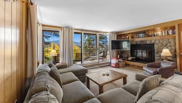 Apartment (2 Bedrooms) | Front of property
