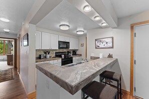 Condo (2 Bedrooms) | Property amenity