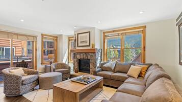 Apartment (3 Bedrooms) | Front of property