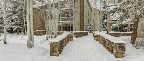 Căn hộ (2 Bedrooms) | Ngoại thất