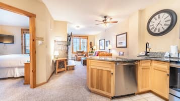 Condo (1 Bedroom) | Servicio de la propiedad