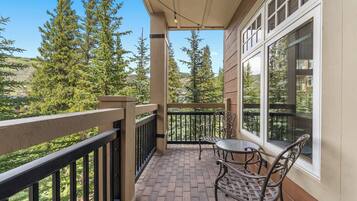 Condo (2 Bedrooms) | Property amenity