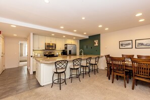 Apartment (1 Bedroom) | Exterior - Saints John #2500 (Keystone)