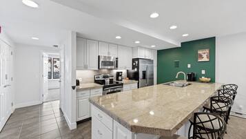 Condo (1 Bedroom) | Servicio de la propiedad