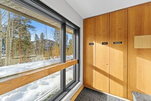 Apartment (1 Bedroom) | Exterior - Saints John #2500 (Keystone)
