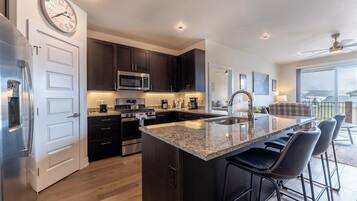Condo (2 Bedrooms) | Property amenity
