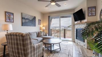 Apartment (2 Bedrooms) | Front of property