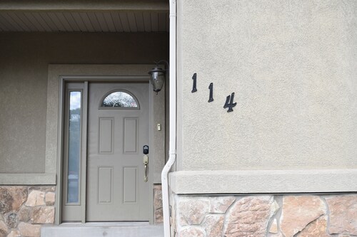 Spacious Studio Retreat I Century