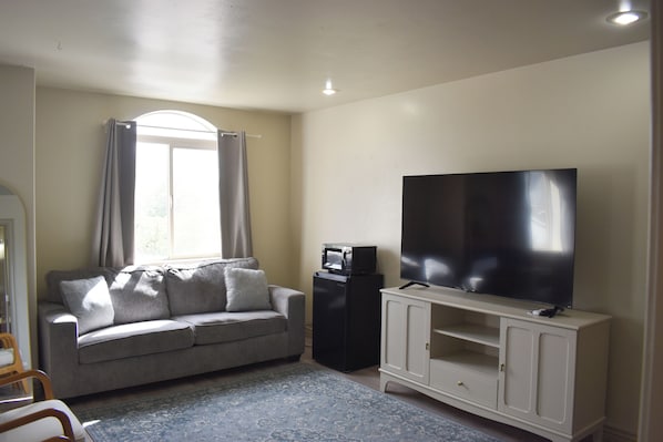 Living area - Spacious Studio Retreat I Century (Orem)