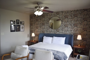 1 bedroom, internet, bed sheets - Spacious Studio Retreat I Century (Orem)