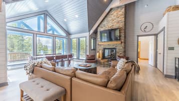 House (5 Bedrooms) | Front of property