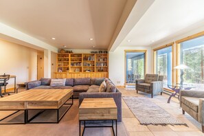 House (5 Bedrooms) | Exterior