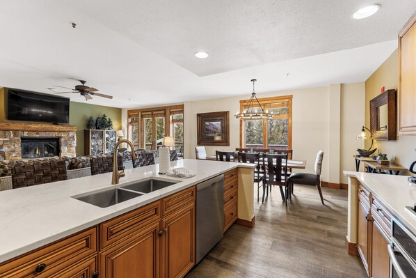 Condo (4 Bedrooms) | Servicio de la propiedad