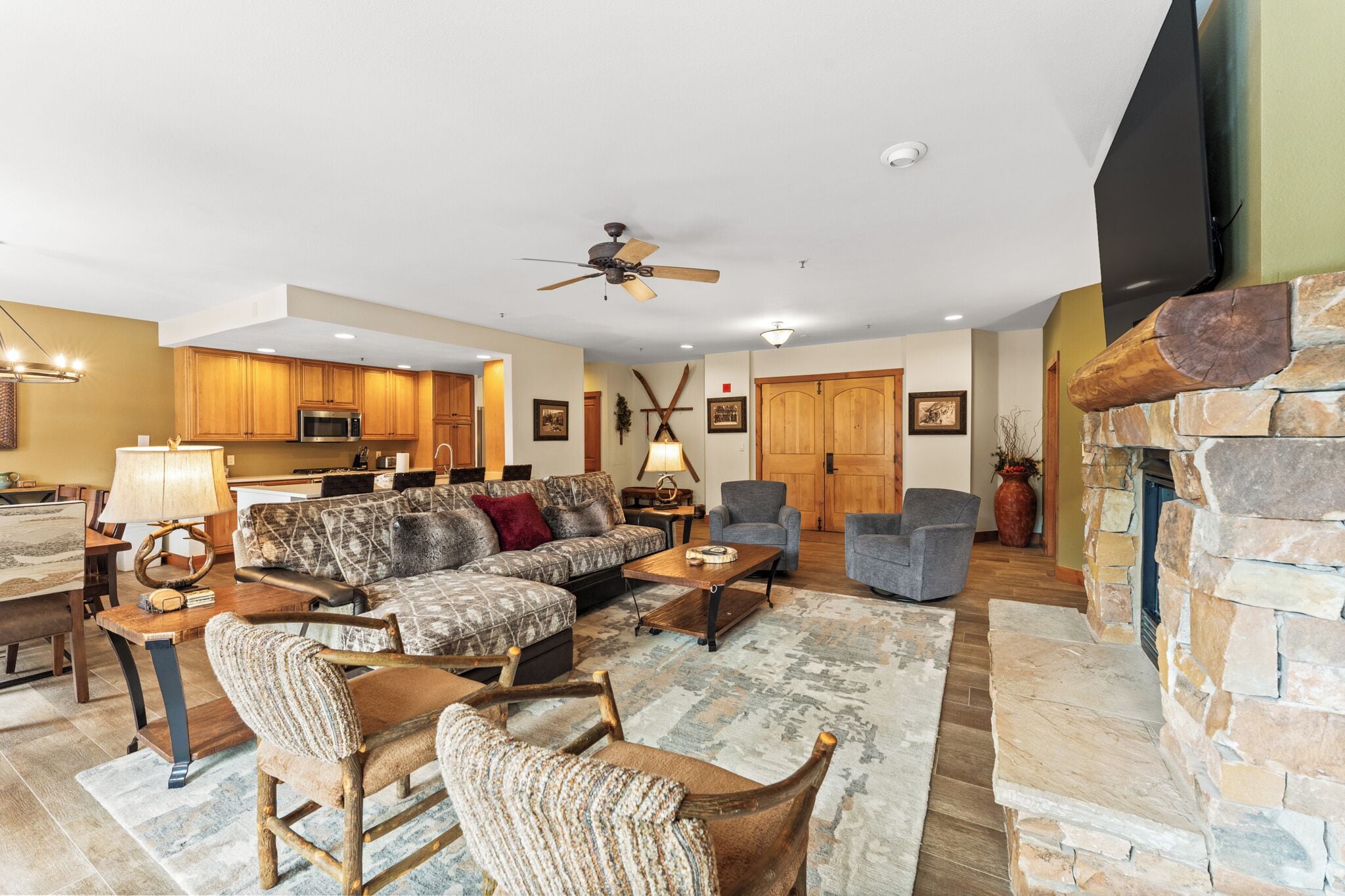 Condo (4 Bedrooms) | Servicio de la propiedad