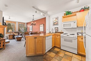 Apartment (1 Bedroom) | Exterior - Silver Mill #8222 (Keystone)