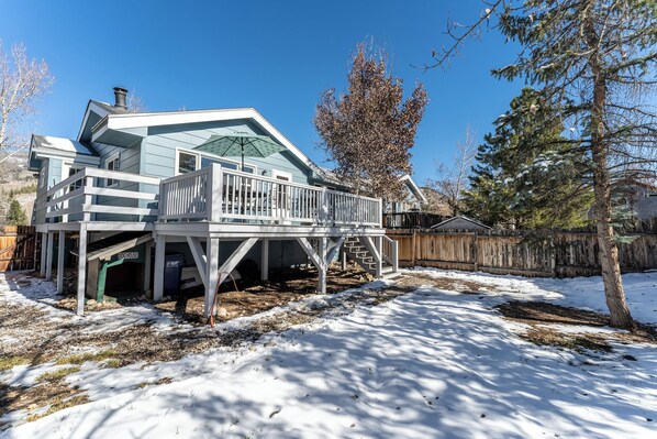 A two-story house with a deck and a dog house. - 345rcs4 (Silverthorne)