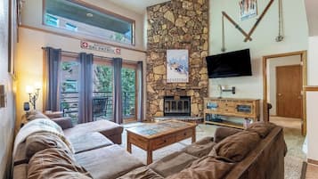 Condo (3 Bedrooms) | Front of property