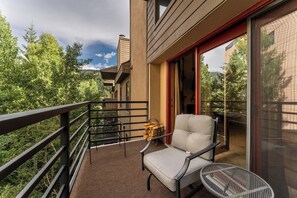 Condo (3 Bedrooms) | Property amenity