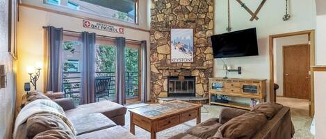 Condo (3 Bedrooms) | Front of property