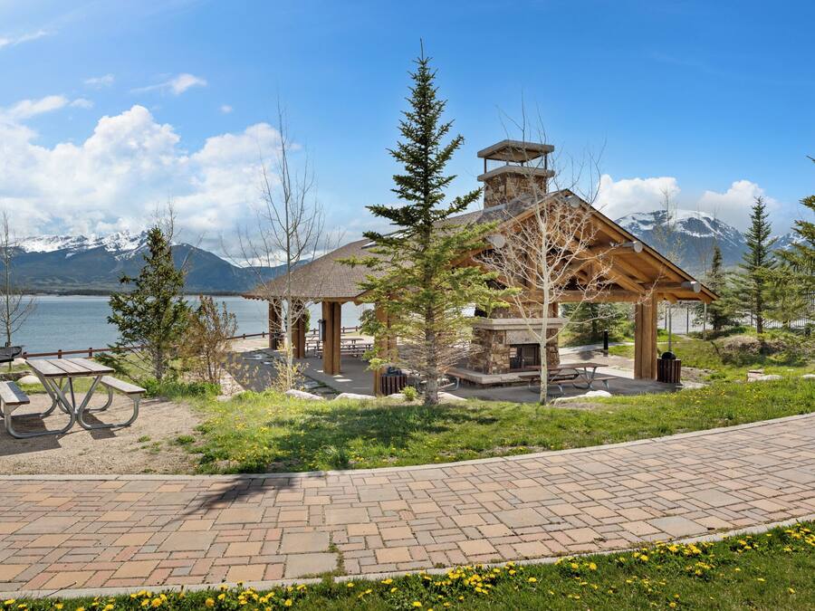 Condo (2 Bedrooms) | Property amenity