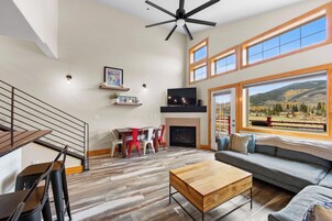 Apartment (2 Bedrooms) | Front of property