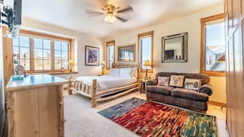 House (3 Bedrooms) | Exterior