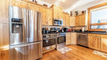 House (4 Bedrooms) | Property amenity