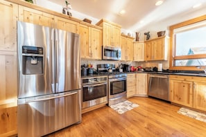 House (3 Bedrooms) | Exterior