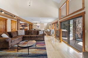 Villa (4 Bedrooms) | Front of property