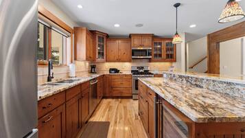 Studio (4 Bedrooms) | Property amenity