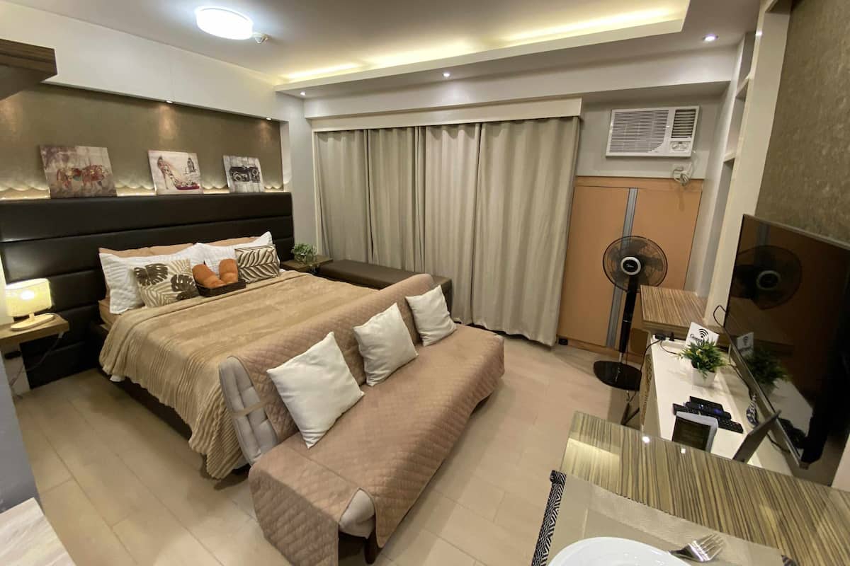 Estudio, balcón, vistas a la ciudad | Wifi gratis y ropa de cama