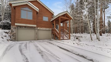 House (4 Bedrooms) | Exterior