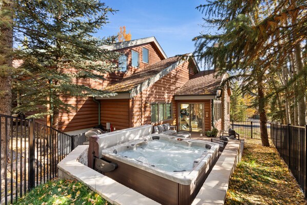 A log cabin with a hot tub and a covered patio. - 341bhcs3 (Silverthorne)