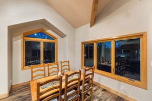 House (4 Bedrooms) | Exterior