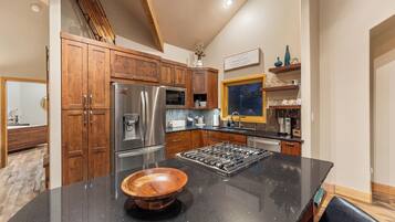 House (4 Bedrooms) | Exterior