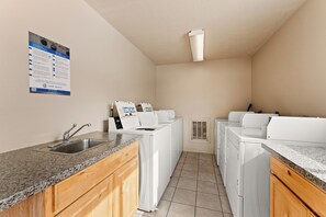 Apartment (2 Bedrooms) | Exterior