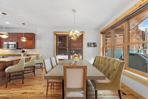 منزل (4 Bedrooms) | المنشأة من الخارج