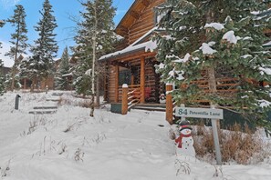 House (4 Bedrooms) | Exterior